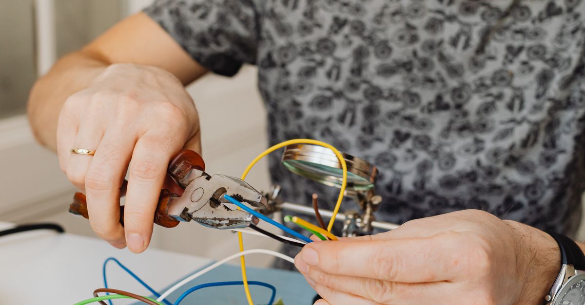 The Process of Circuit Breaker Testing and Repair